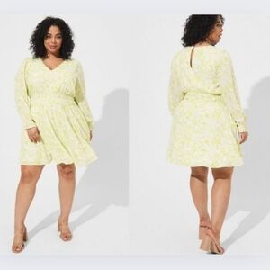 TORRID Size. Medium Mini Wash Gauze Wide Waist Skater Dress Floral Yellow